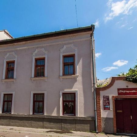 Holdfenyszallas Bed and Breakfast Szeged Eksteriør billede