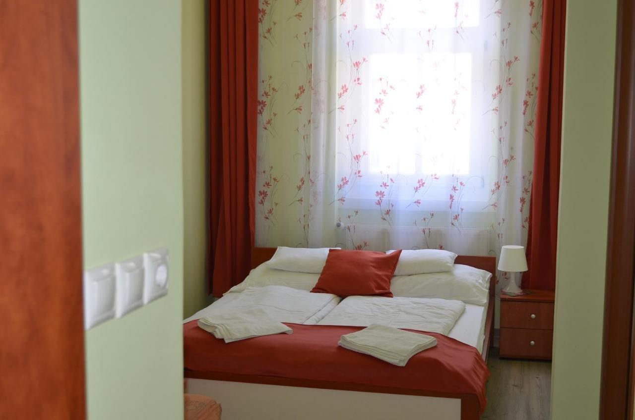 Holdfenyszallas Bed and Breakfast Szeged Eksteriør billede