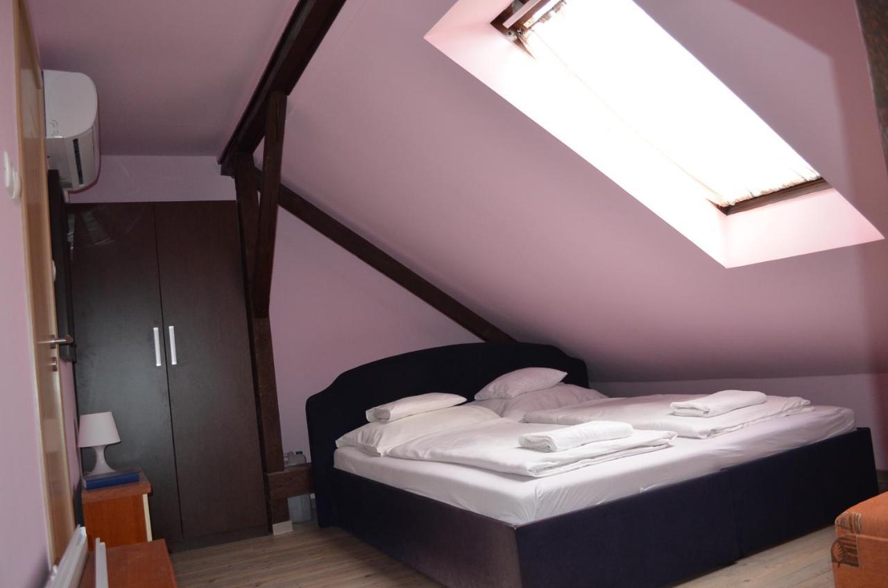 Holdfenyszallas Bed and Breakfast Szeged Eksteriør billede
