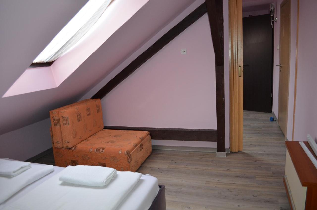 Holdfenyszallas Bed and Breakfast Szeged Eksteriør billede
