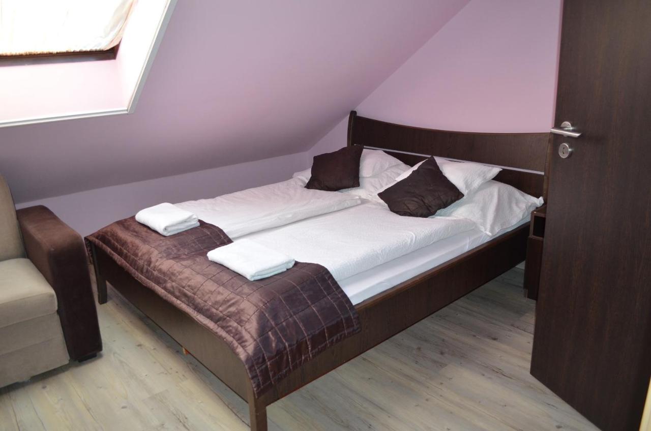 Holdfenyszallas Bed and Breakfast Szeged Eksteriør billede
