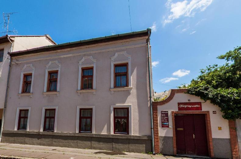 Holdfenyszallas Bed and Breakfast Szeged Eksteriør billede